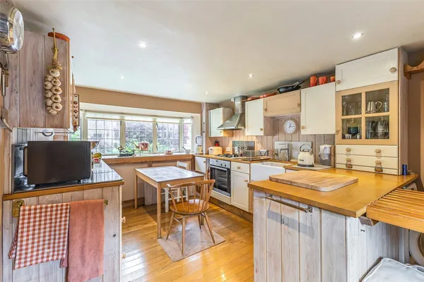 Easebourne Street, Midhurst, GU29 photo 4