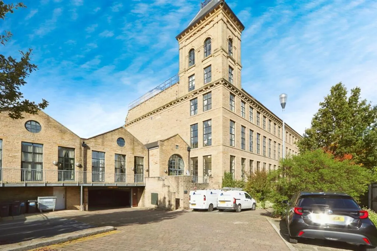 Meadow Road, Apperley Bridge, BRADFORD