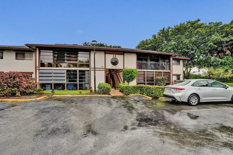 9414 S Belfort Circle, Tamarac, FL 33321