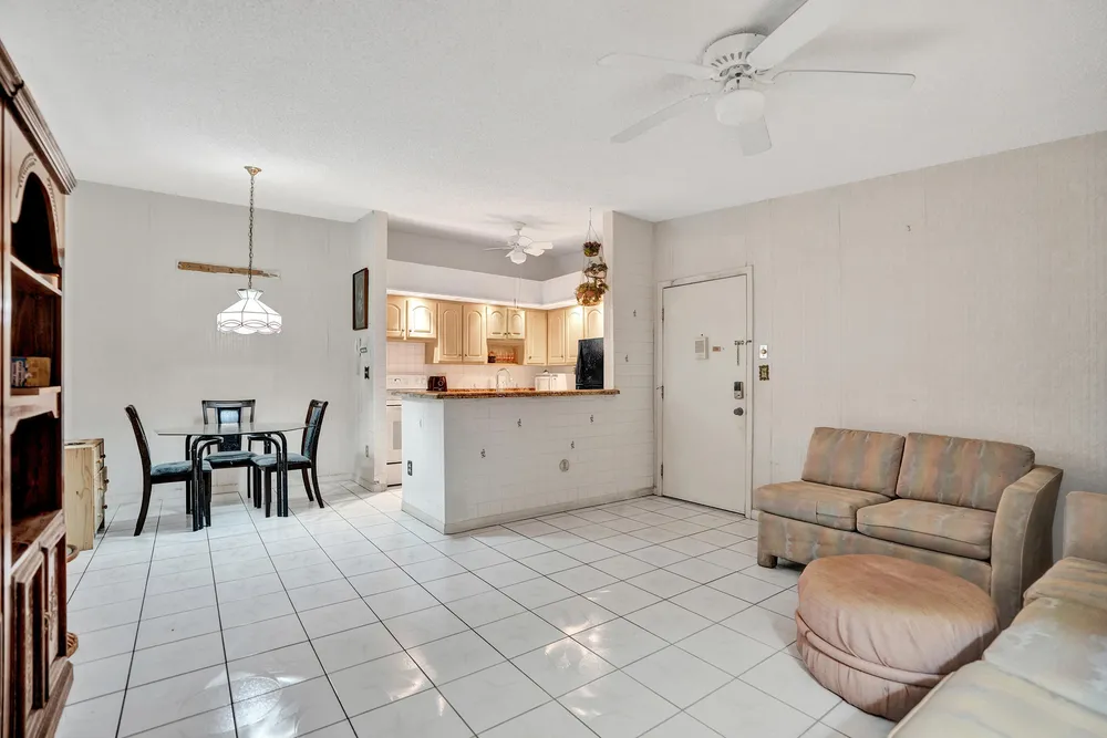 9414 S Belfort Circle, Tamarac, FL 33321