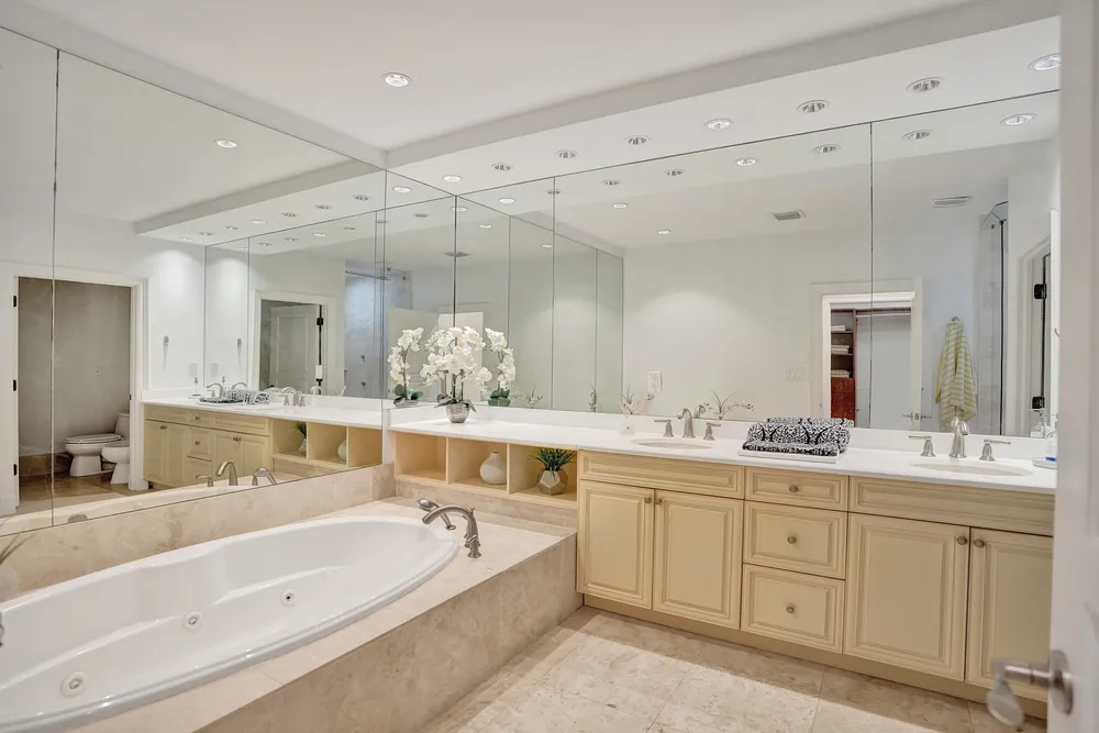 210 Hendricks Isle, Fort Lauderdale, FL 33301