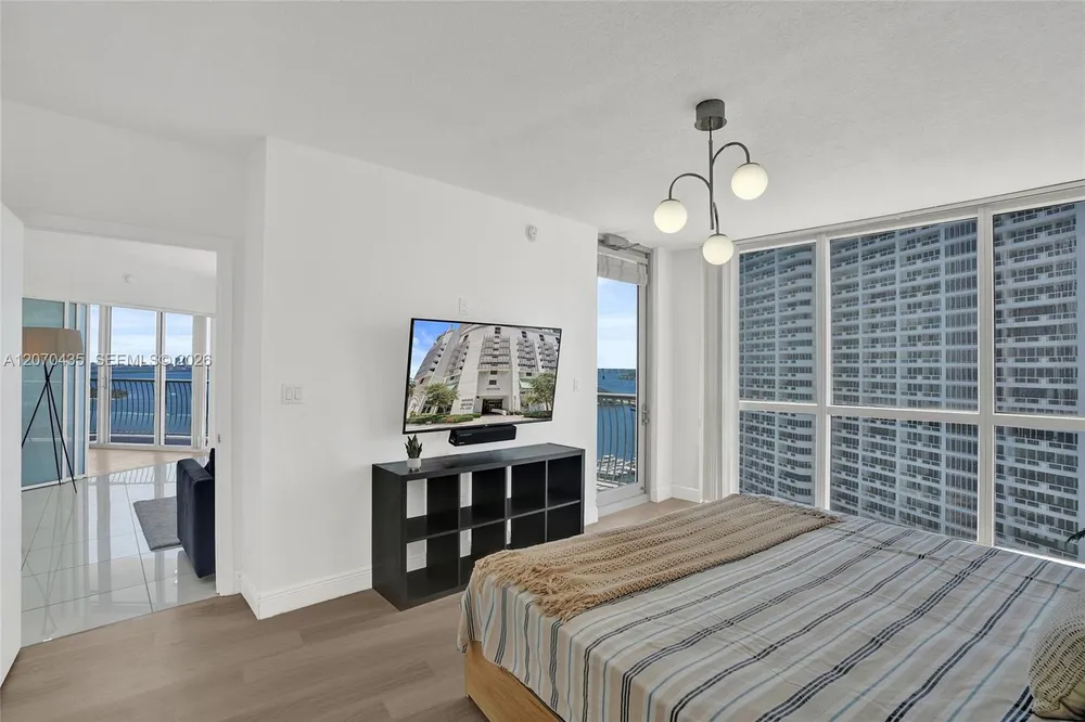 1750 N Bayshore Dr, Miami, FL 33132
