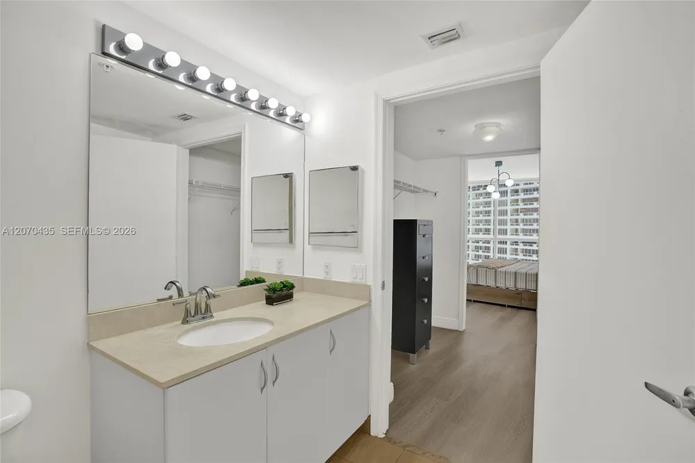 1750 N Bayshore Dr, Miami, FL 33132