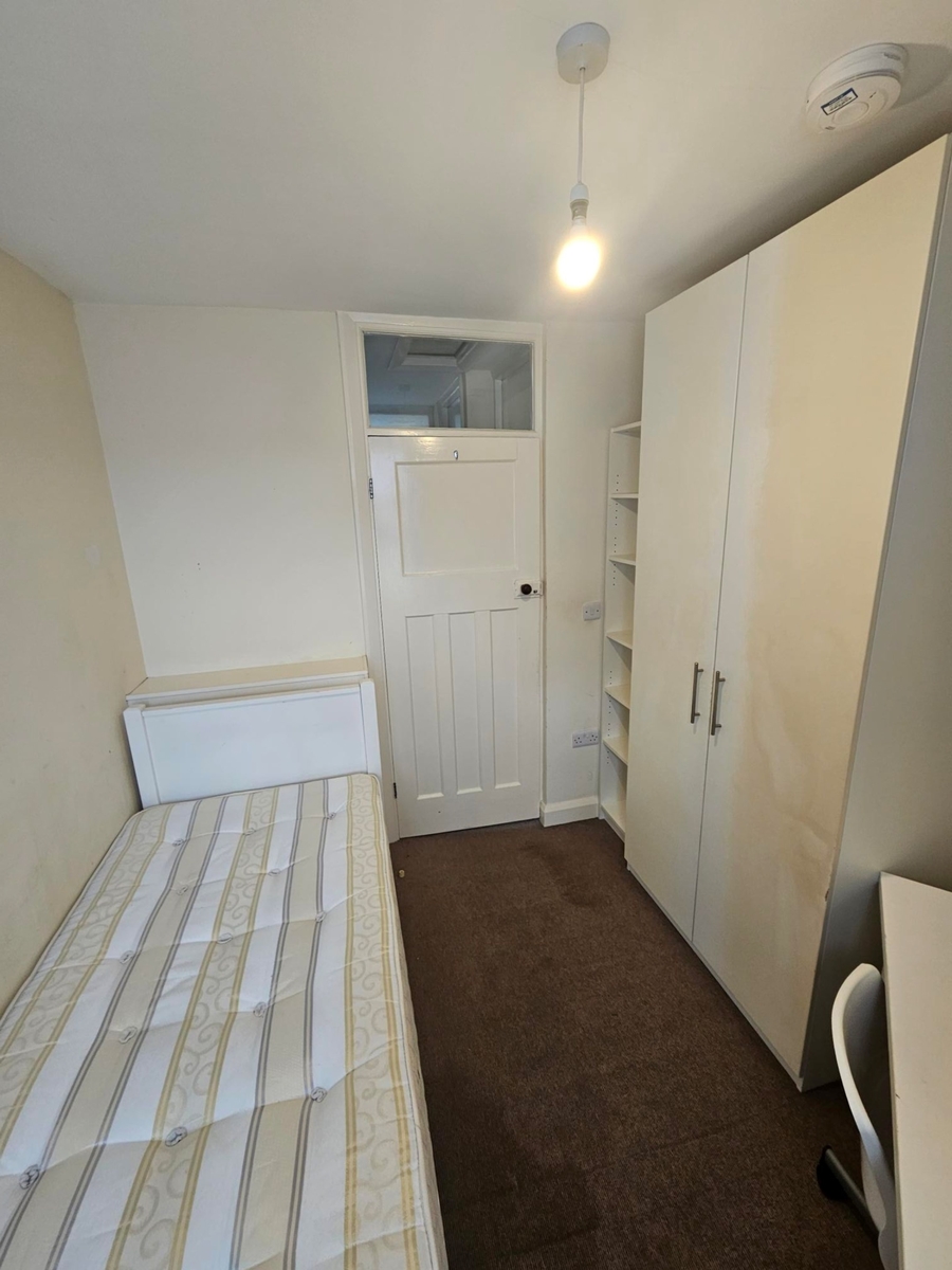 Sir Henry Parkes Road, Canley, Coventry, Cv5 6bl Image 6