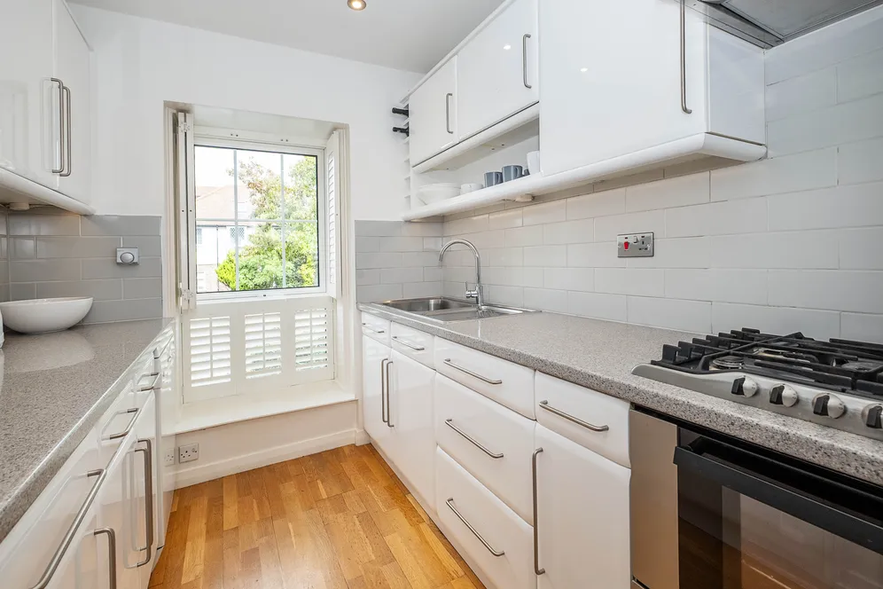 Wellesley Road, Twickenham, TW2 photo 3