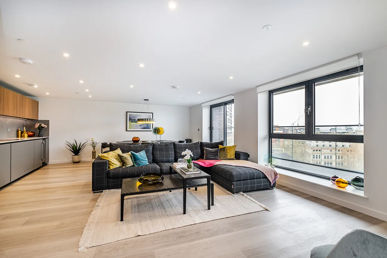 Plough Road, London, SW11 photo 1