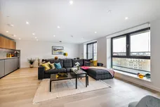 Plough Road, London, SW11 photo 1