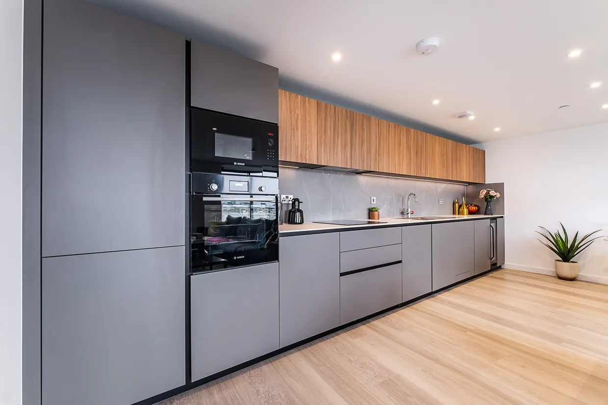 Plough Road, London, SW11 photo 2