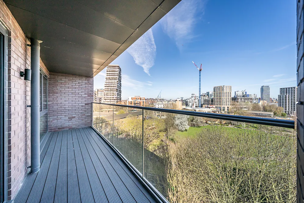 Plough Road, London, SW11 photo 5