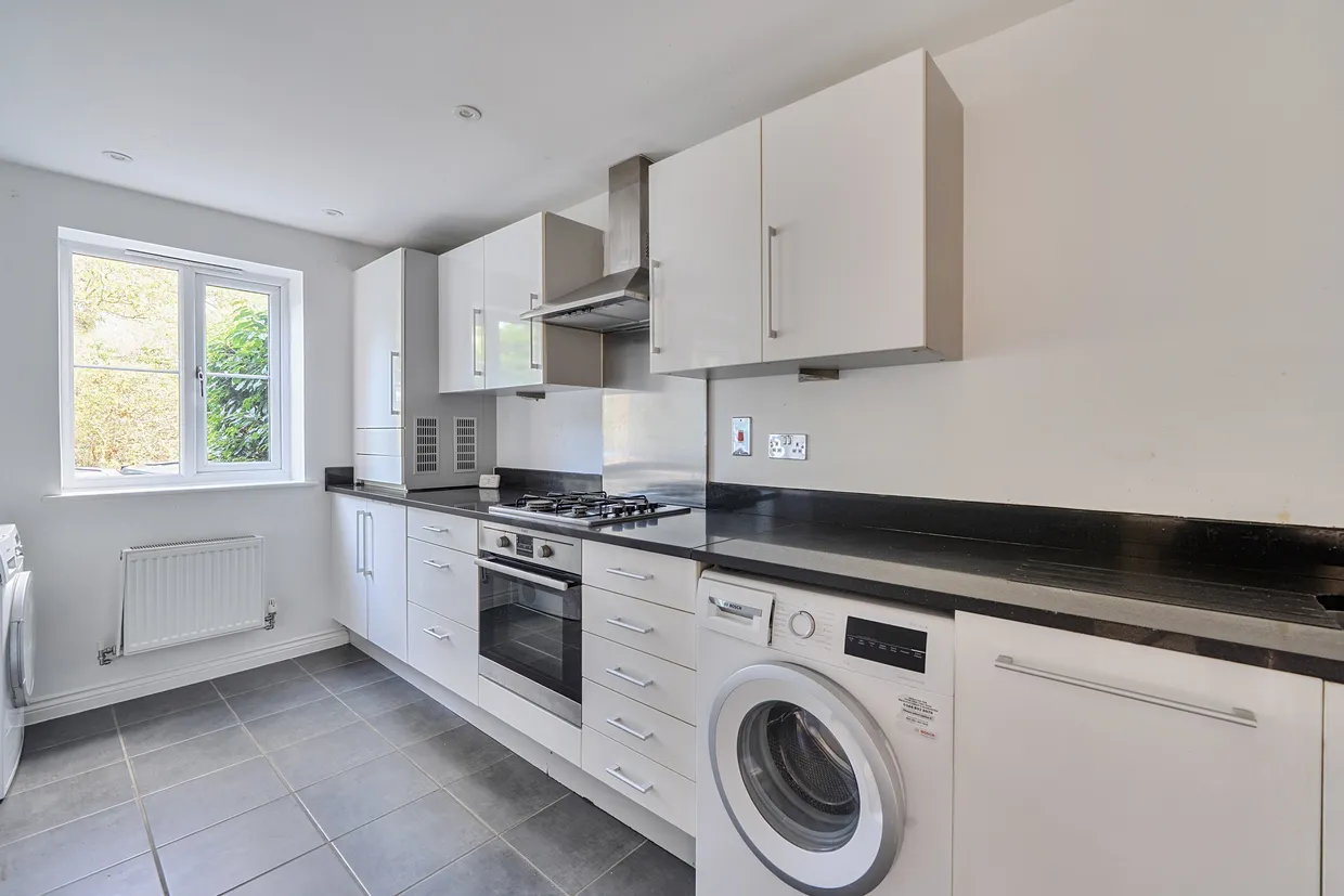 Cedar Avenue, Cuckfield, RH16 photo 2