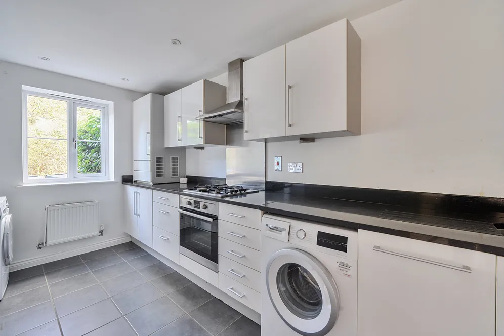 Cedar Avenue, Cuckfield, RH16 photo 2