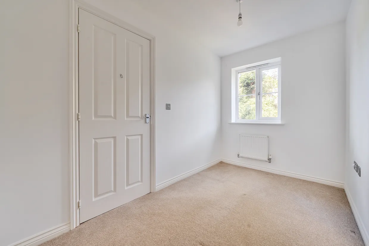 Cedar Avenue, Cuckfield, RH16 photo 4