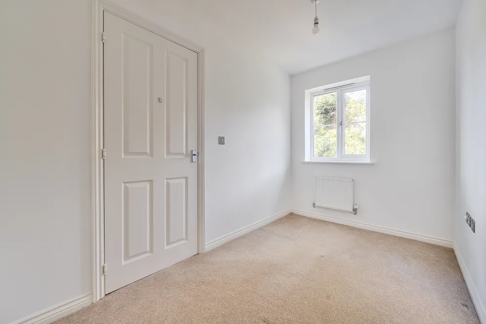 Cedar Avenue, Cuckfield, RH16 photo 4