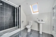 Cedar Avenue, Cuckfield, RH16 photo 5