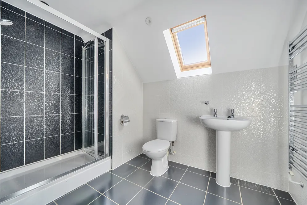 Cedar Avenue, Cuckfield, RH16 photo 5