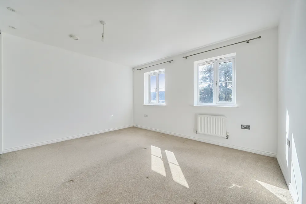 Cedar Avenue, Cuckfield, RH16 photo 6