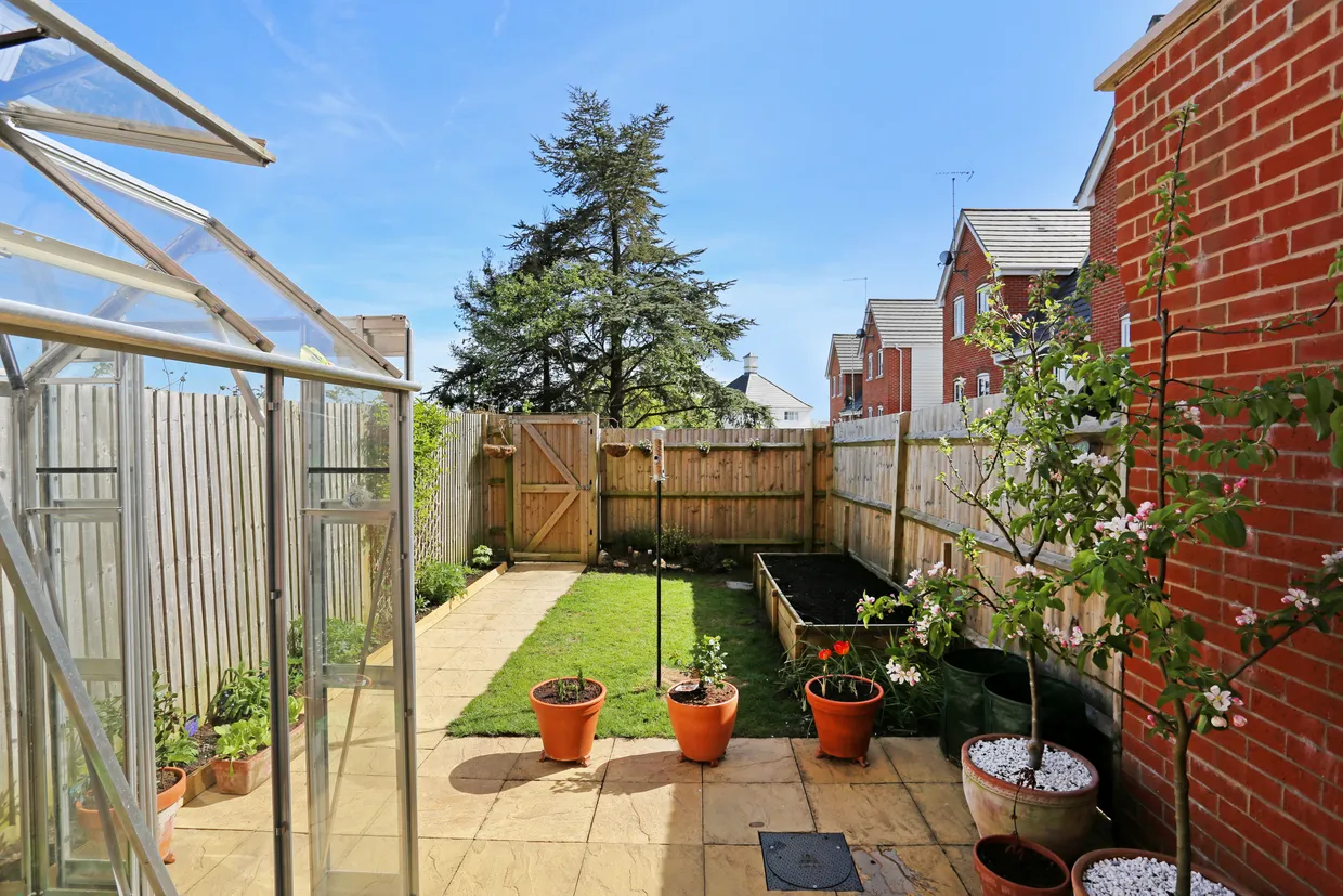 Cedar Avenue, Cuckfield, RH16 photo 7