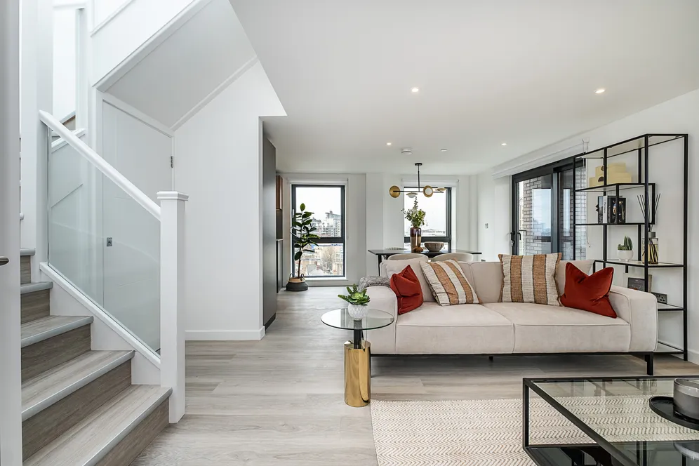Plough Road, London, SW11 photo 2