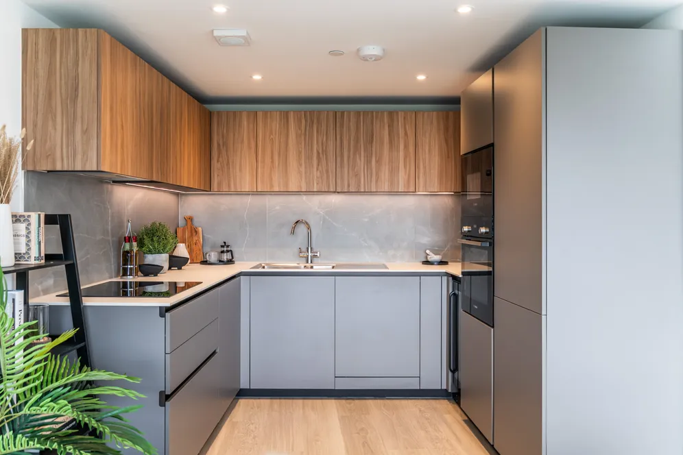 Plough Road, London, SW11 photo 3