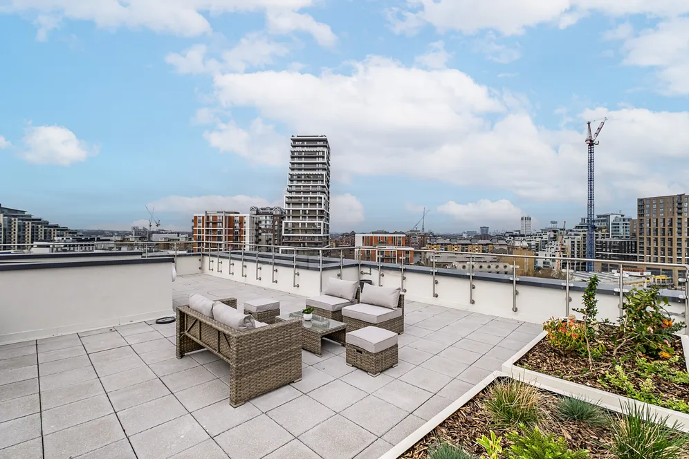 Plough Road, London, SW11 photo 4