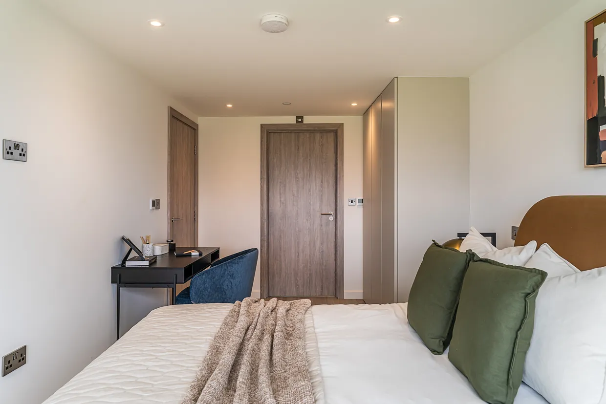 Plough Road, London, SW11 photo 12