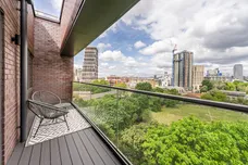 Plough Road, London, SW11 photo 13