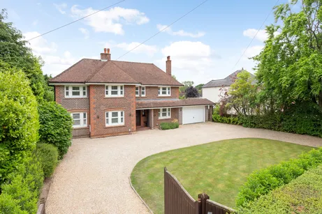 Avenue Road, Farnborough, GU14