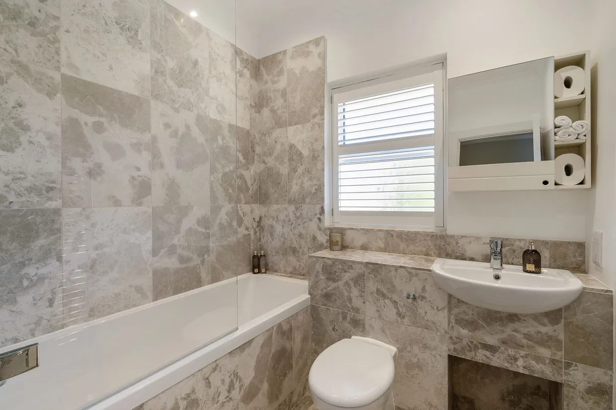 Avenue Road, Farnborough, GU14 photo 6