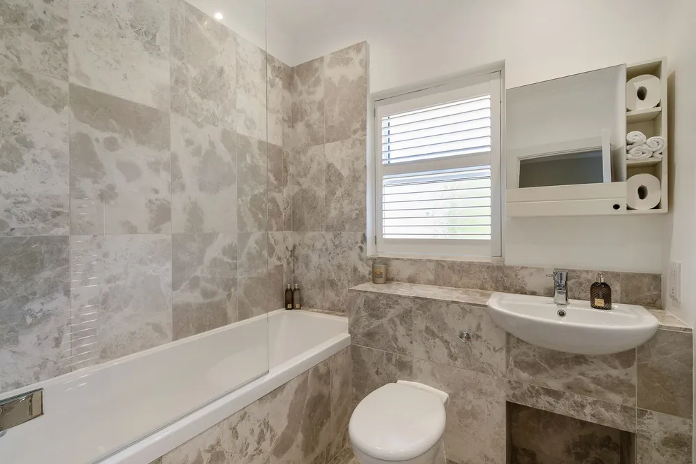 Avenue Road, Farnborough, GU14 photo 6