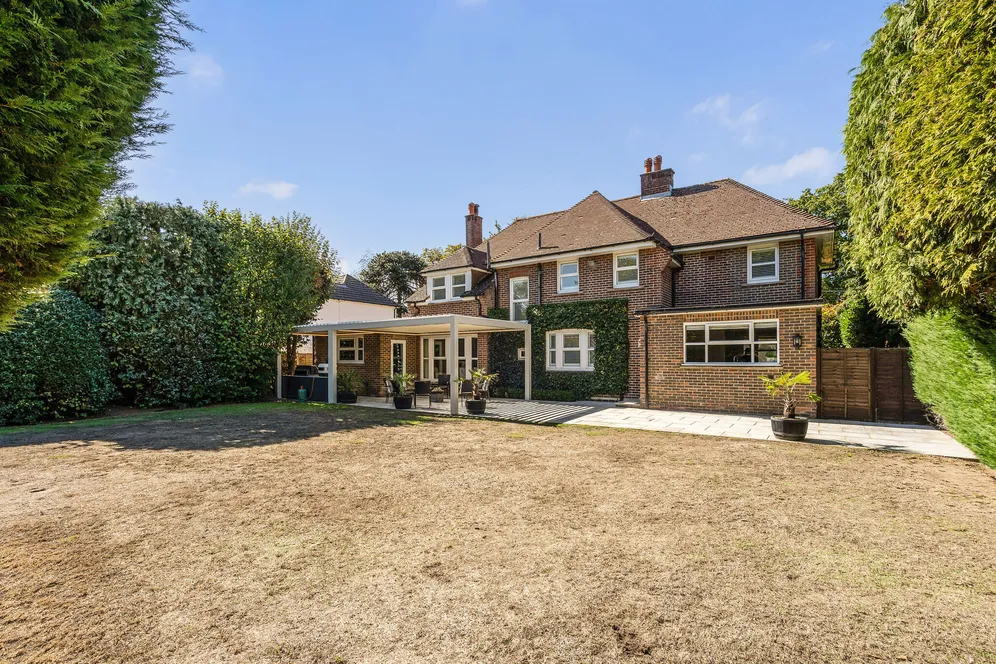 Avenue Road, Farnborough, GU14 photo 11