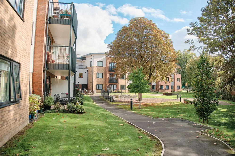 Old Schools Lane, Epsom, KT17 photo 8