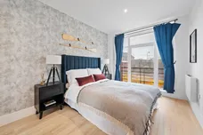 Pyrcroft Road Chertsey KT16 photo 4