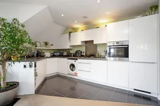 Limes Close Redhill RH1 photo 4