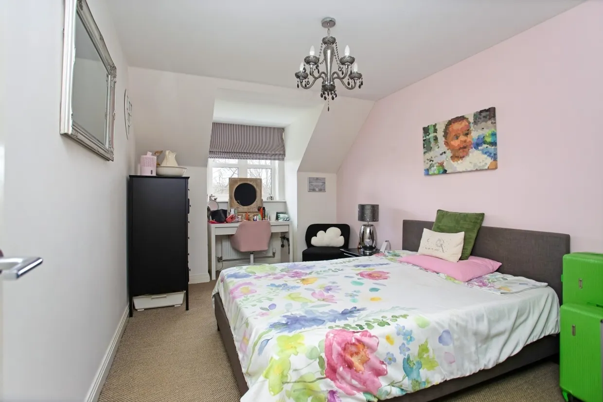 Limes Close Redhill RH1 photo 8