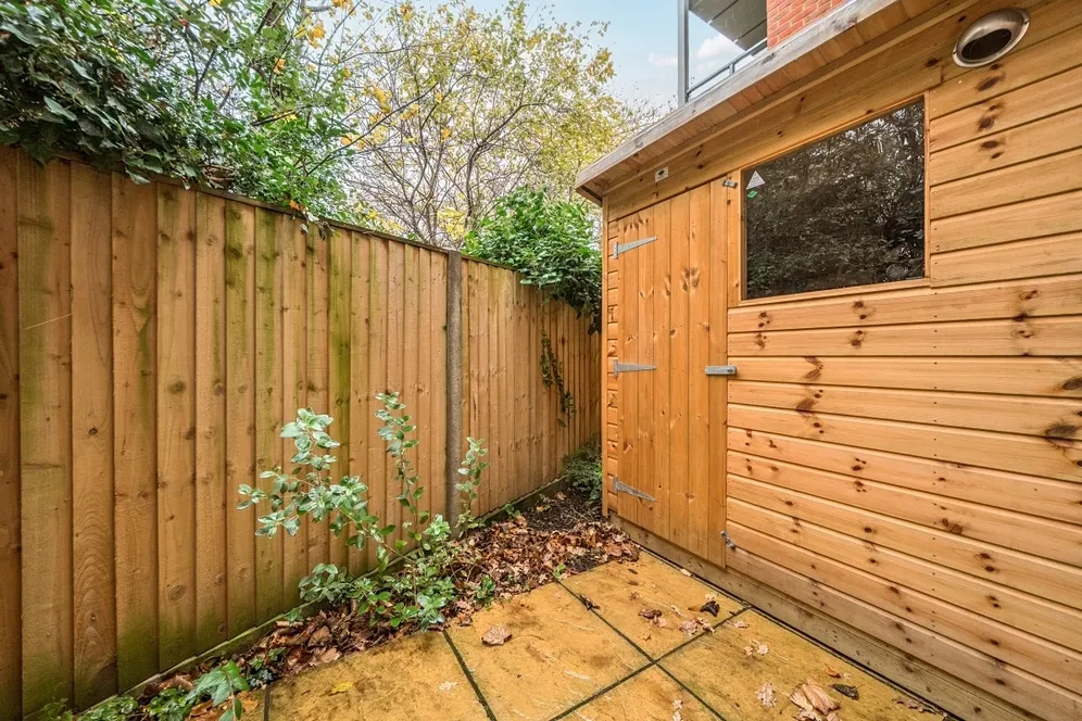Mill Road, Epsom KT17 photo 10
