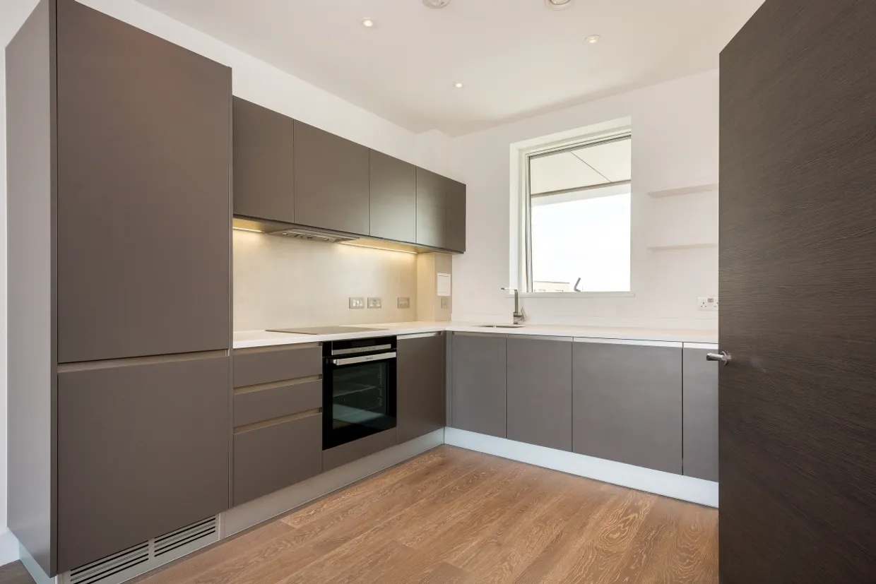 21 Chamberlayne Road London NW10 photo 2