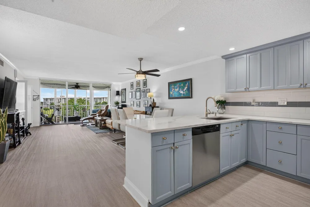 2901 S Palm Aire Dr, Pompano Beach, FL 33069