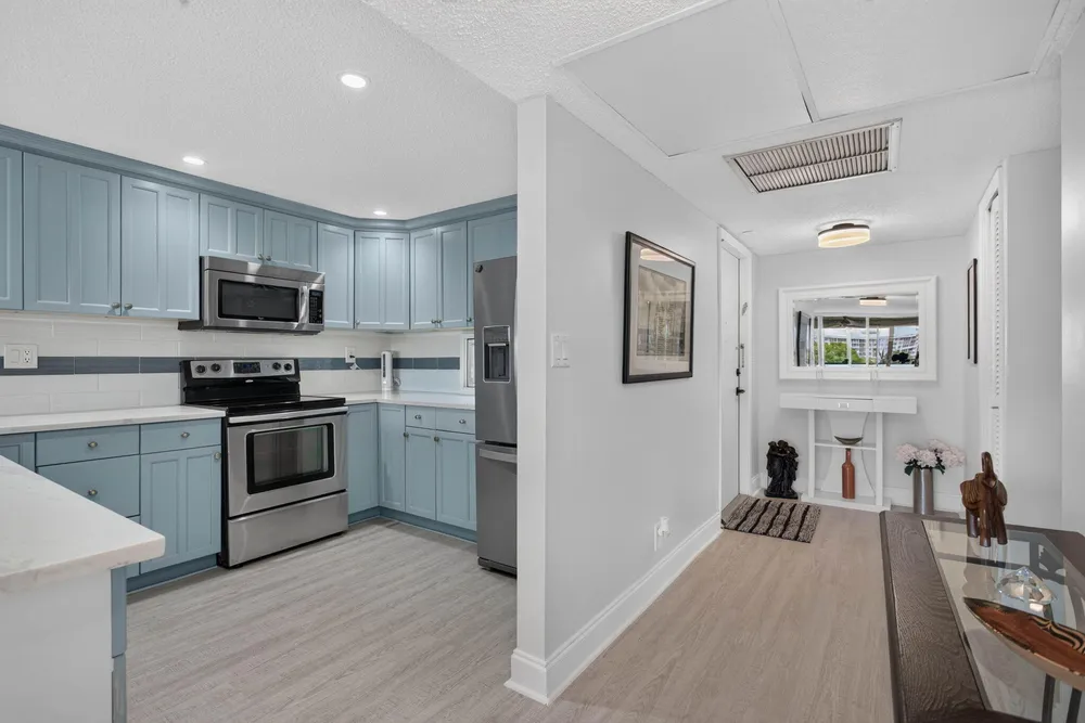 2901 S Palm Aire Dr, Pompano Beach, FL 33069