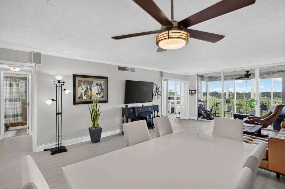 2901 S Palm Aire Dr, Pompano Beach, FL 33069
