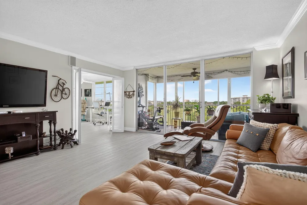 2901 S Palm Aire Dr, Pompano Beach, FL 33069