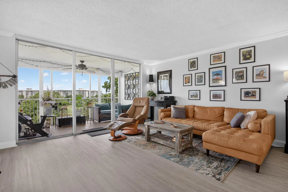 2901 S Palm Aire Dr, Pompano Beach, FL 33069