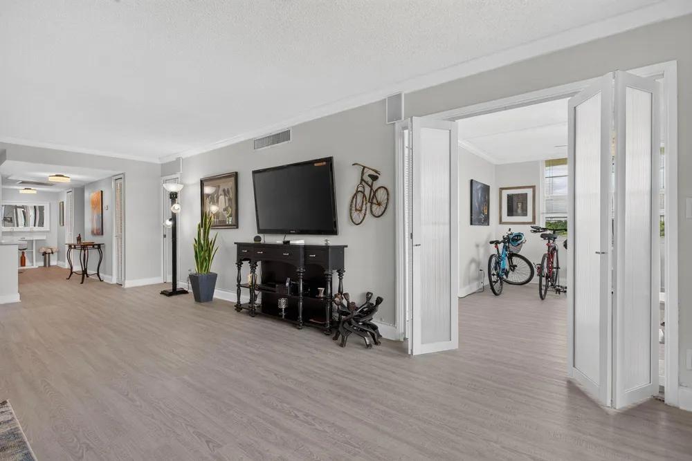 2901 S Palm Aire Dr, Pompano Beach, FL 33069