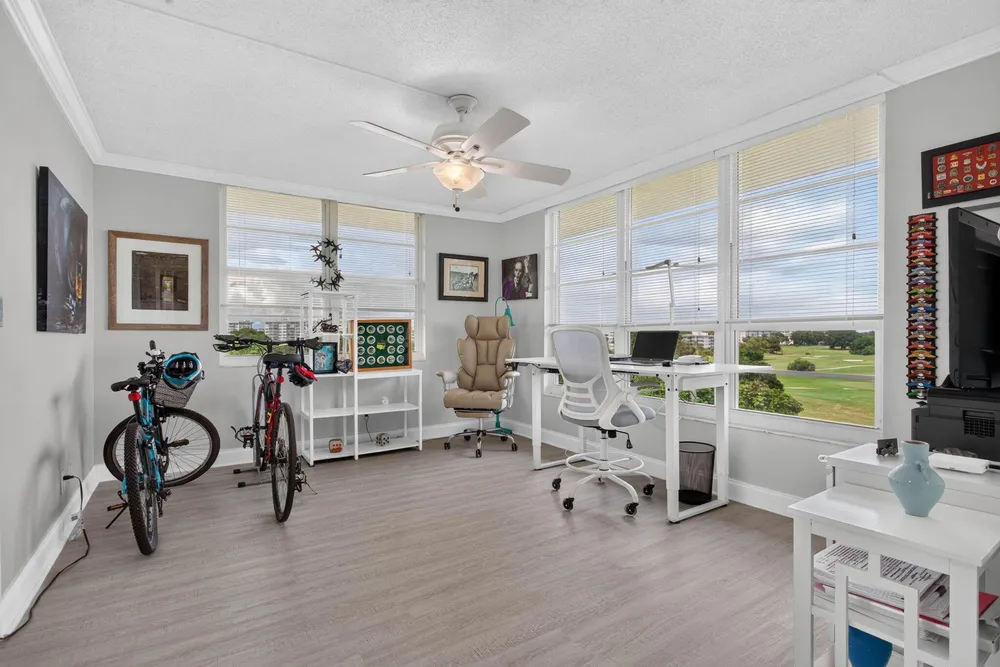 2901 S Palm Aire Dr, Pompano Beach, FL 33069