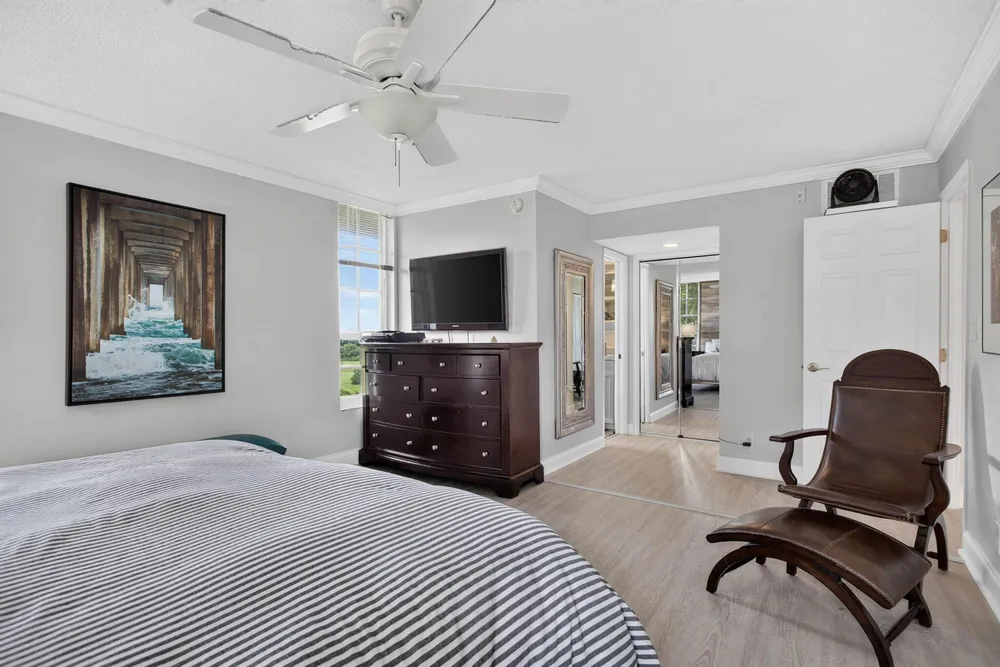 2901 S Palm Aire Dr, Pompano Beach, FL 33069
