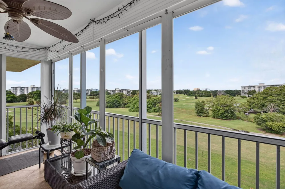 2901 S Palm Aire Dr, Pompano Beach, FL 33069