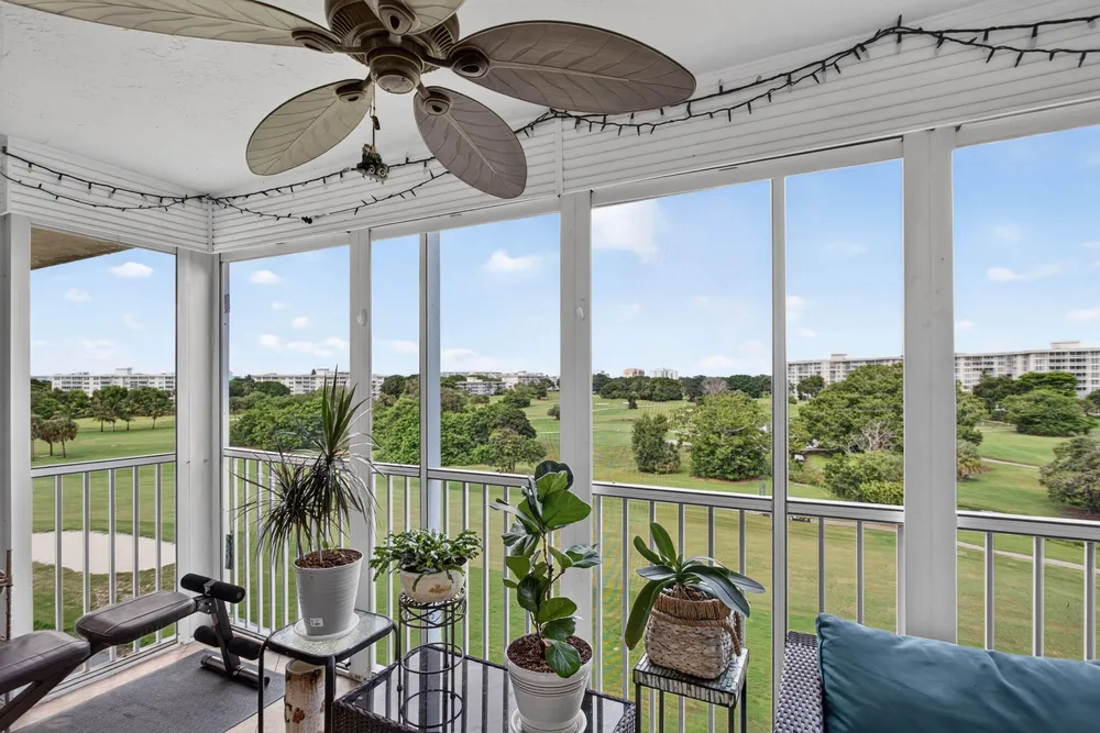 2901 S Palm Aire Dr, Pompano Beach, FL 33069