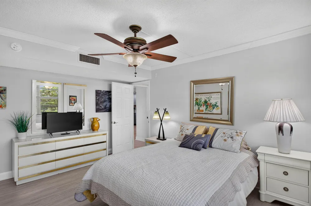 2901 S Palm Aire Dr, Pompano Beach, FL 33069