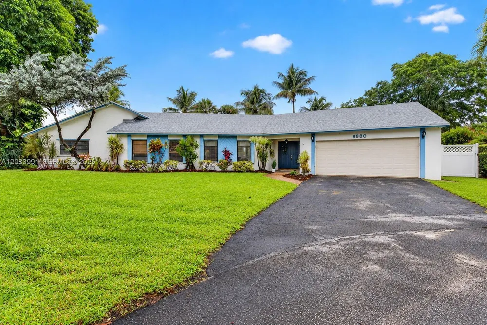 9880 SW 1st St, Plantation, FL 33324