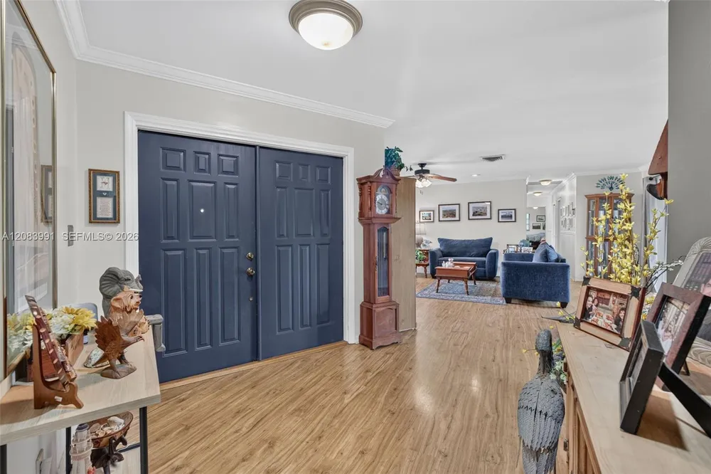 9880 SW 1st St, Plantation, FL 33324