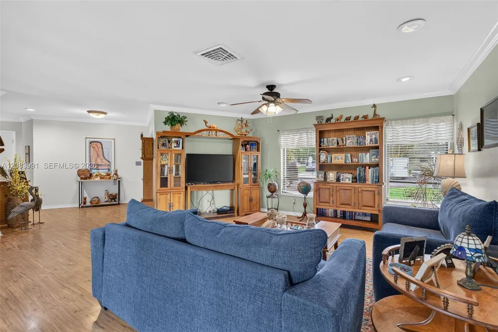 9880 SW 1st St, Plantation, FL 33324
